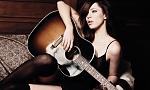 Click image for larger version. 

Name:	rebecca-hall-guitar.jpg 
Views:	284 
Size:	138.6 KB 
ID:	74170